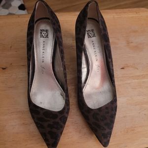 ANNE KLEIN IFLEX ANIMAL PRINT HEELS